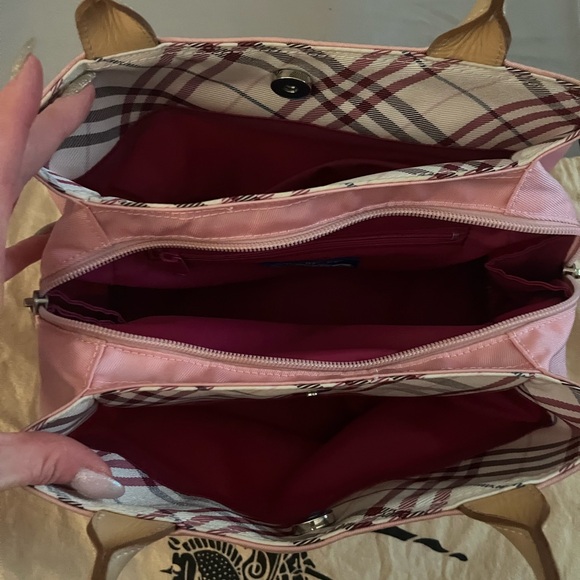 💫Authentic Burberry small bag in Excellent Condition 💫 - Picture 4 of 7